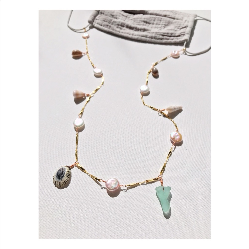 SOLD✨Hawaiian Seashell Mask Chain Holder Necklace